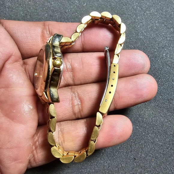 Carriage By Timex Indiglo Ladies Quartz Watch Date Just Gild Tone Working KK - Picture 6 of 9